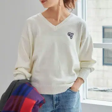 컨디션 최상 2024AW Spick & Span 로고 V넥 스웨터 화이트