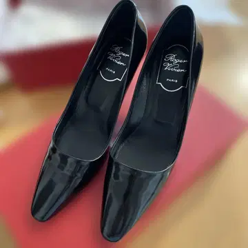 Roger Vivier 블랙 하이힐