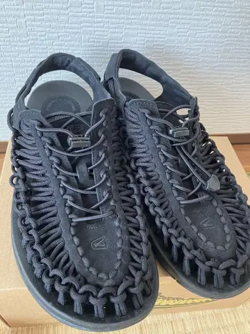 KEEN 블랙 샌들
