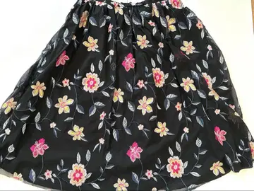 ZARA 꽃무늬 자수 플레어 스커트 블랙