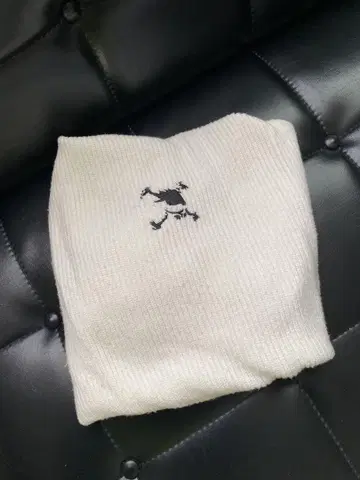 OAKLEY 퍼포먼스 핏 화이트 머플러