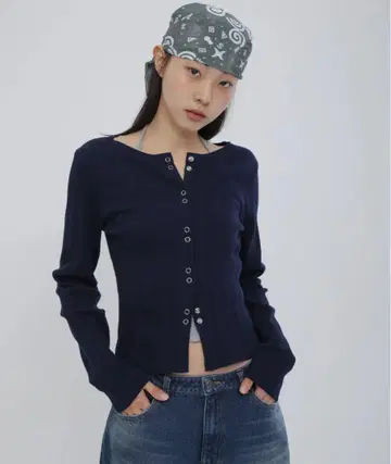 익일 배송 ] MUSINSA CHICKS 리브 니트 스냅 가디건 네이비