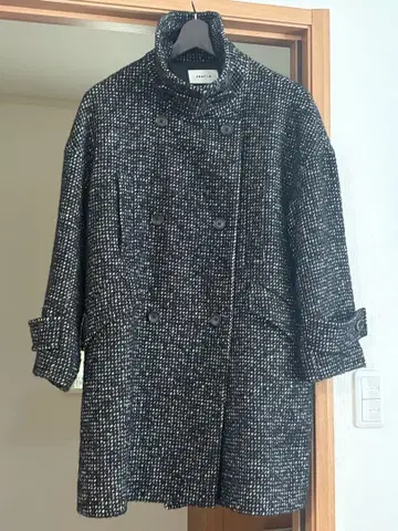 프레이 아이디 화이트 블랙 더블 코트 새상품급 S 사이즈
