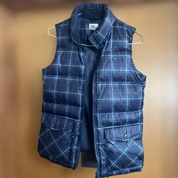LACOSTE 네이비 체크 무늬 다운 베스트