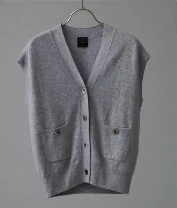 지난 시즌 24AW spick&span 캐시미어 컴팩트 V넥 베스트 니트