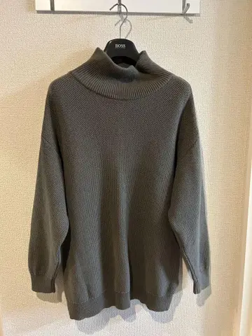 ZARA 카키 터틀넥 니트 스웨터