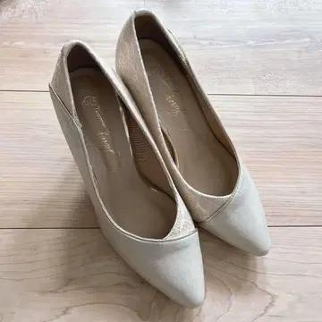 새상품급 베이지 레이스 라메 믹스 하이힐