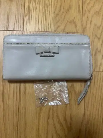 JILLSTUART 리본 포함 장지갑 라이트 그레이