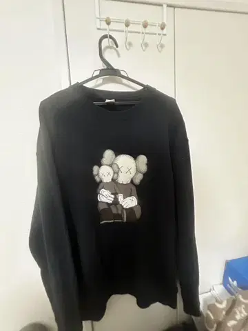 Uniqlo x KAWS Sweatshirt 'Black'