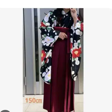꽃무늬 기모노와 빨간색 하카마 세트