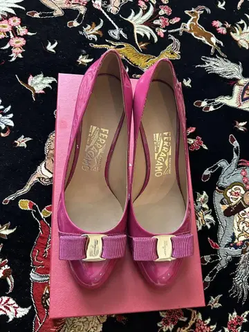 페라가모 핑크 리본 펌프스