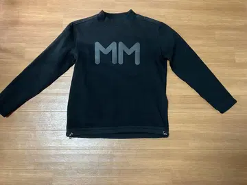 MUTA 로고 블랙 스웨터