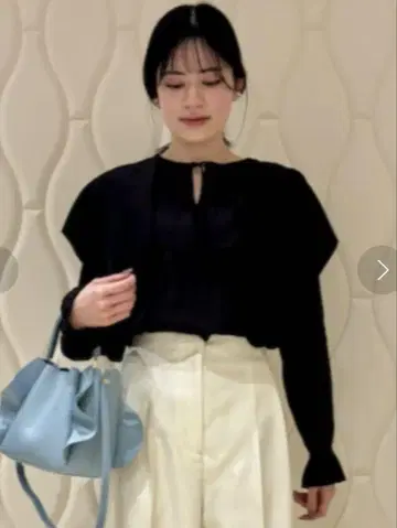 CELFORD 스퀘어 칼라 프릴 블라우스 블랙