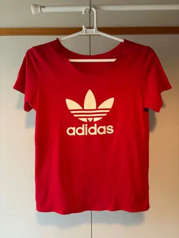 빈티지 adidas 레드 V넥 T셔츠