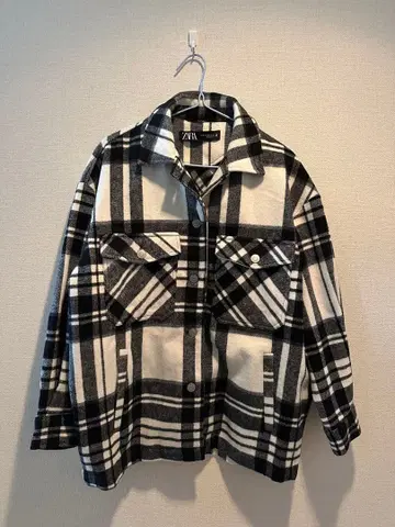 ZARA 체크 무늬 셔츠 자켓
