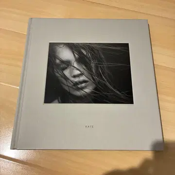 KATE. 아트북 mario sorrenti