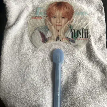TREASURE 요시 빛나는 부채