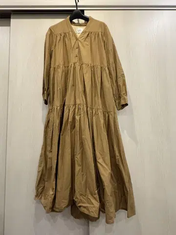 AMERI 베이지 티어드 드레스 S