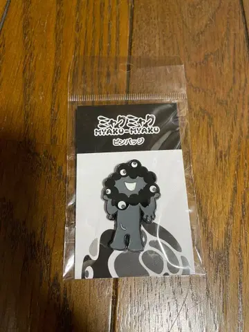 완판템 만박 한정판 블랙 미야쿠미야쿠 핀 배지