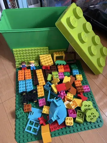 LEGO 블록 세트와 수납 박스