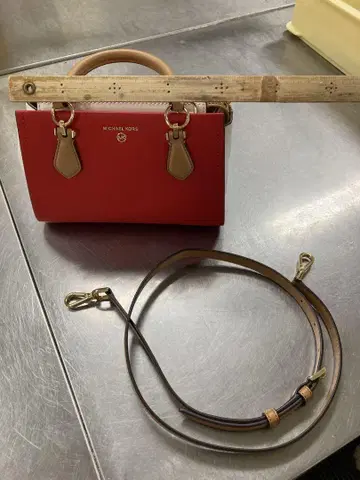 MICHAEL KORS 레드 숄더백