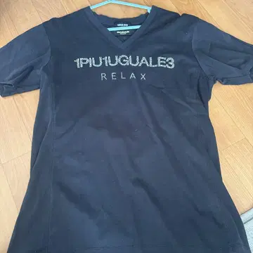 1PIU1UGUALE3 블랙 V넥 티셔츠