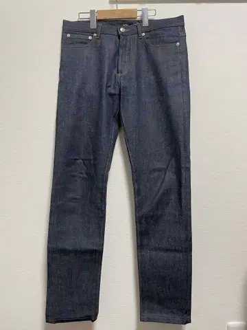 A.P.C. 프티 뉴스탠다드