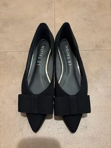 LE TALON 블랙 플랫슈즈