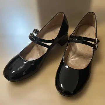 ing 잉그 스트랩 펌프스 블랙 에나멜 23cm