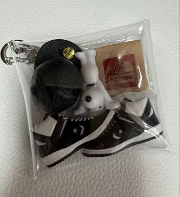가챠 파우치. SNOOPY. 컨버스 뉴에라. 블랙 계열