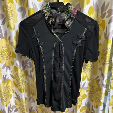 오즈 클로체 꽃무늬 옷깃 블랙 반팔 셔츠