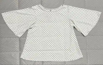 UNIQLO 도트 무늬 플레어 슬리브 상의 S