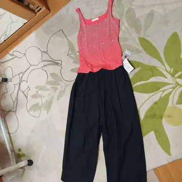 빨간 스팽글 탱크탑 검은색 팬츠 셋업