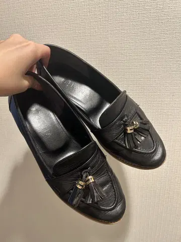DAIANA 블랙 태슬 로퍼