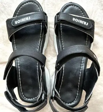 블랙 통굽 샌들