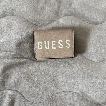 GUESS 3단 폴더형 지갑 베이지