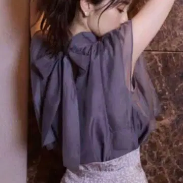 플레어 슬리브 오간 시스루 블라우스 M 사이즈 SNIDEL