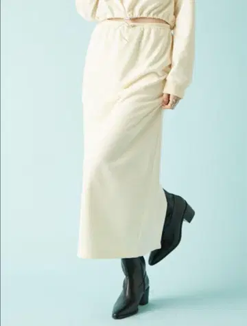 LILYBROWN 펜슬 맨투맨 스커트 IVR