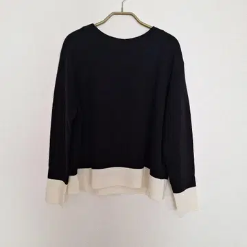 언타이틀 블랙 울 밀라노 리브 상의