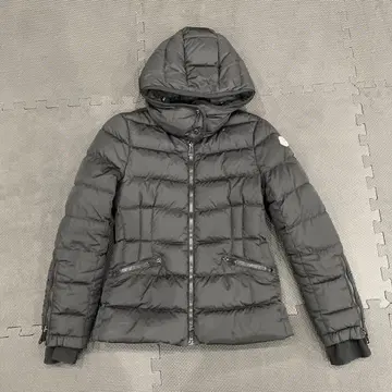 MONCLER 후드 부착 블랙 다운 자켓