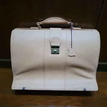 새상품 베이지 가죽 브리프 케이스