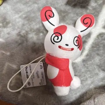 봉제 인형 빨간색과 화이트 캐릭터