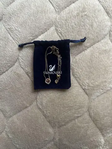Swarovski 골드 목걸이 파우치 포함
