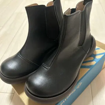 리게타 블랙 가죽 부츠