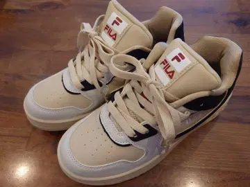 FILA 베이지 네이비 스니커즈