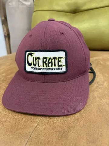 Cut Rate 버건디 트래커 햇