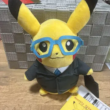 [ 한정판 ] 포켓몬 먼슬리 피카츄 4월 봉제 인형