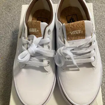 VANS 화이트 로우컷 스니커즈 22.5