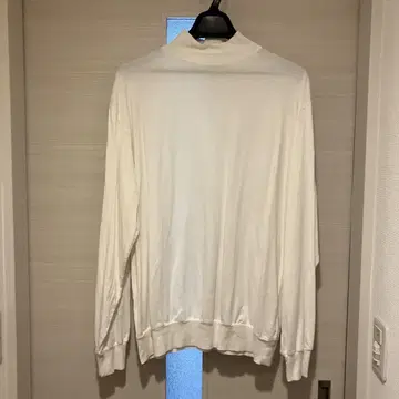 화이트 긴팔 티셔츠 M 사이즈