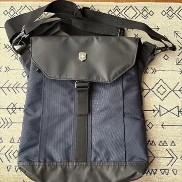 Victorinox 네이비 숄더백 미사용품에 가까운